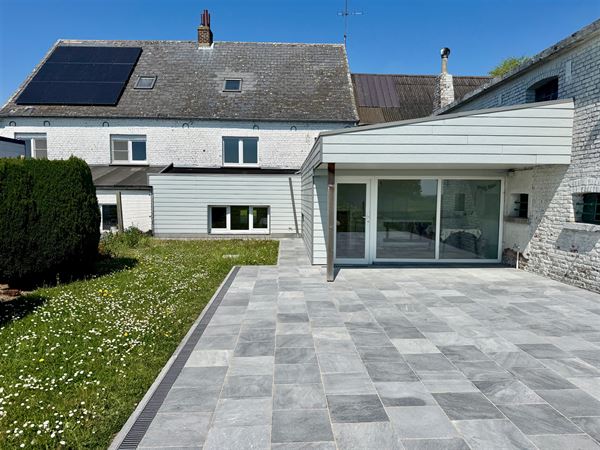 MAISON À RÉNOVER AVEC 4 CHAMBRES ET JARDIN