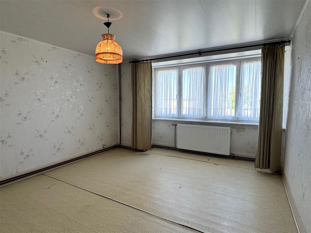 TE RENOVEREN WONING MET 4 SLPKS EN TUIN