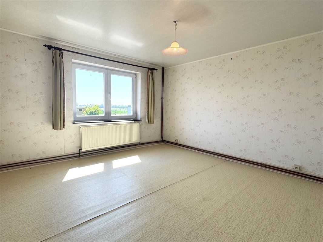 TE RENOVEREN WONING MET 4 SLPKS EN TUIN