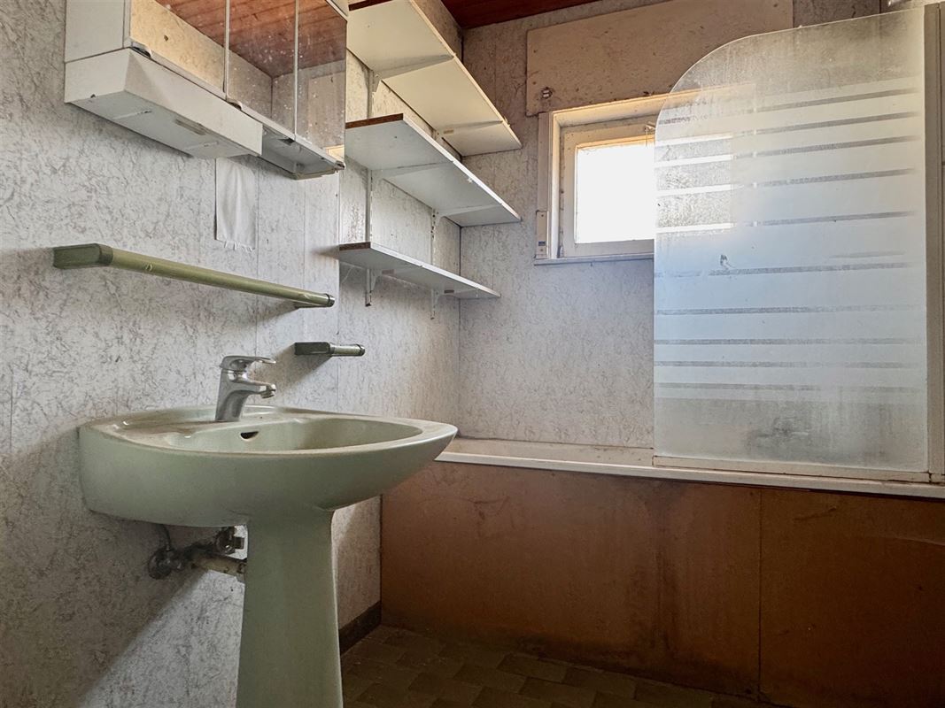 TE RENOVEREN WONING in het hart van LE PAYS DES COLLINES!