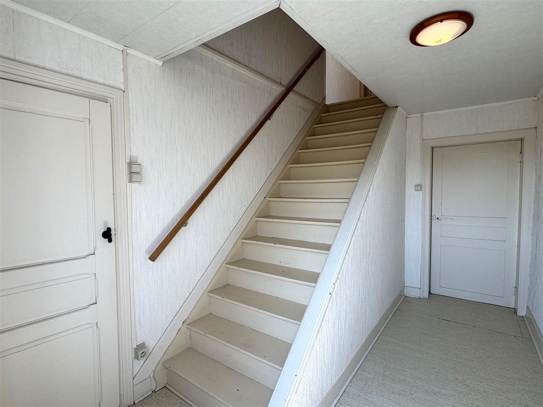 TE RENOVEREN WONING MET 4 SLPKS EN TUIN