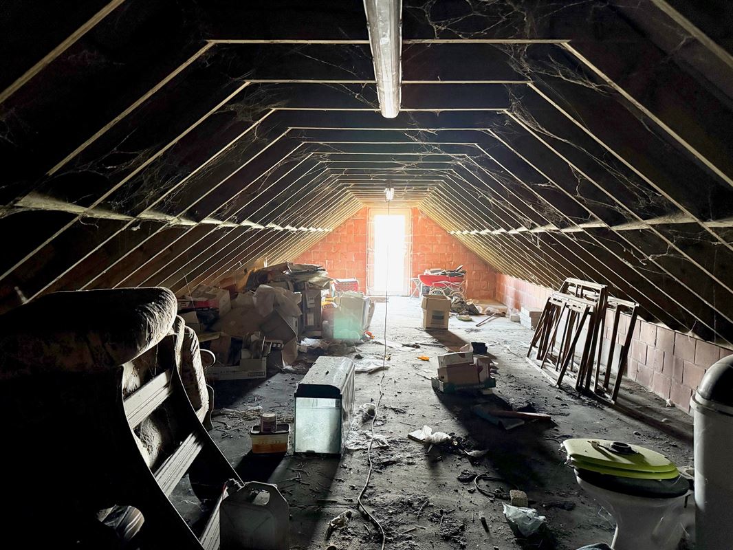 MAISON A RÉNOVER AU CALME avec JARDIN et 2 GARAGES!