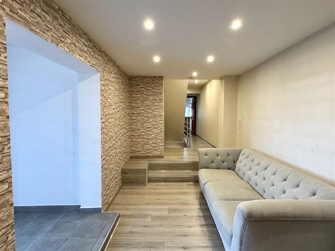 CHARMANTE MAISON 5 CHAMBRES AVEC JARDIN ET GARAGE!