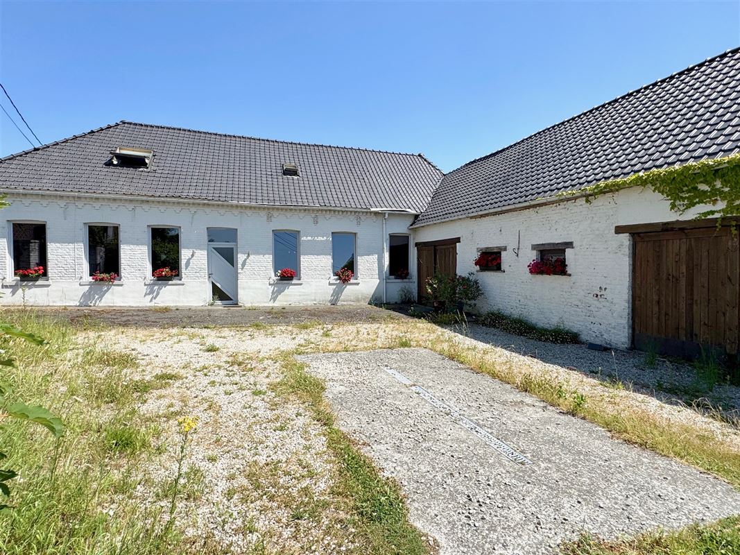 HOEVE MET PRACHTIGE TUIN EN VRIJ UITZICHT!