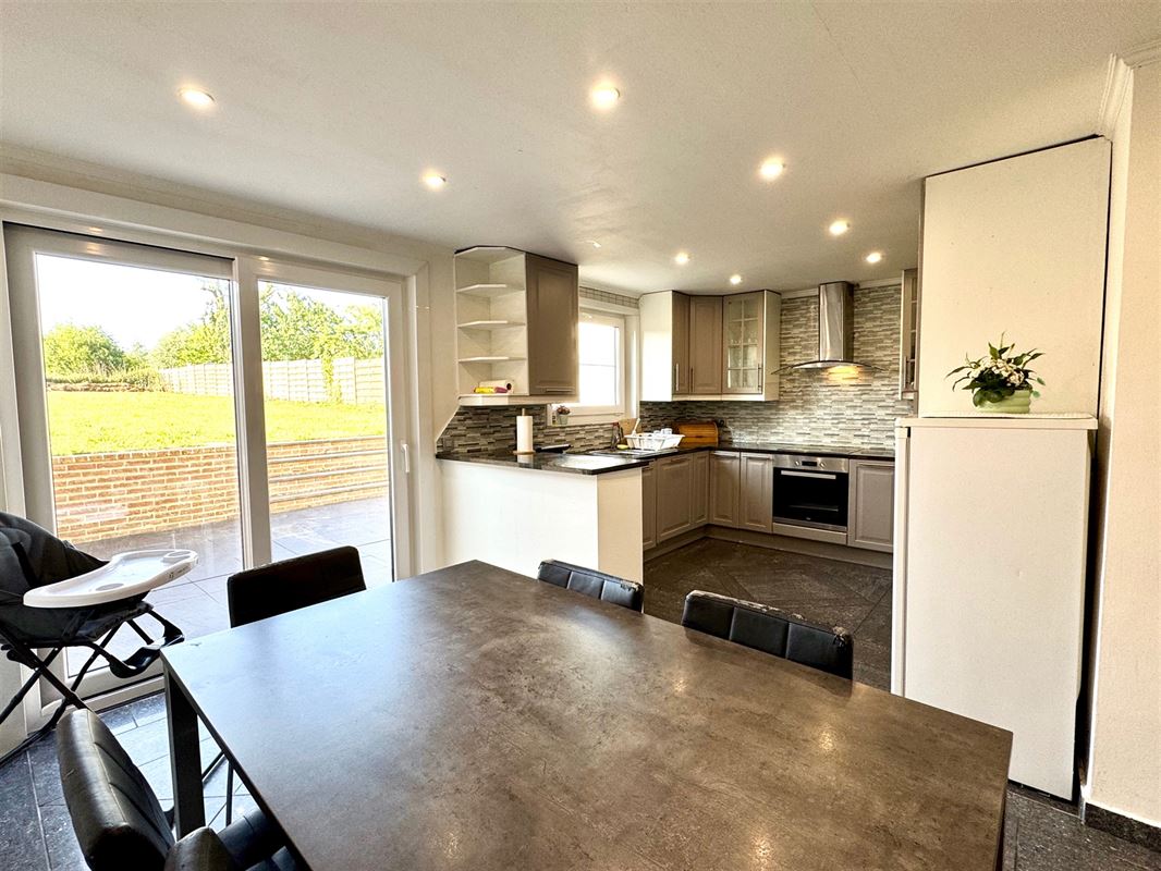 CHARMANTE MAISON 5 CHAMBRES AVEC JARDIN ET GARAGE!