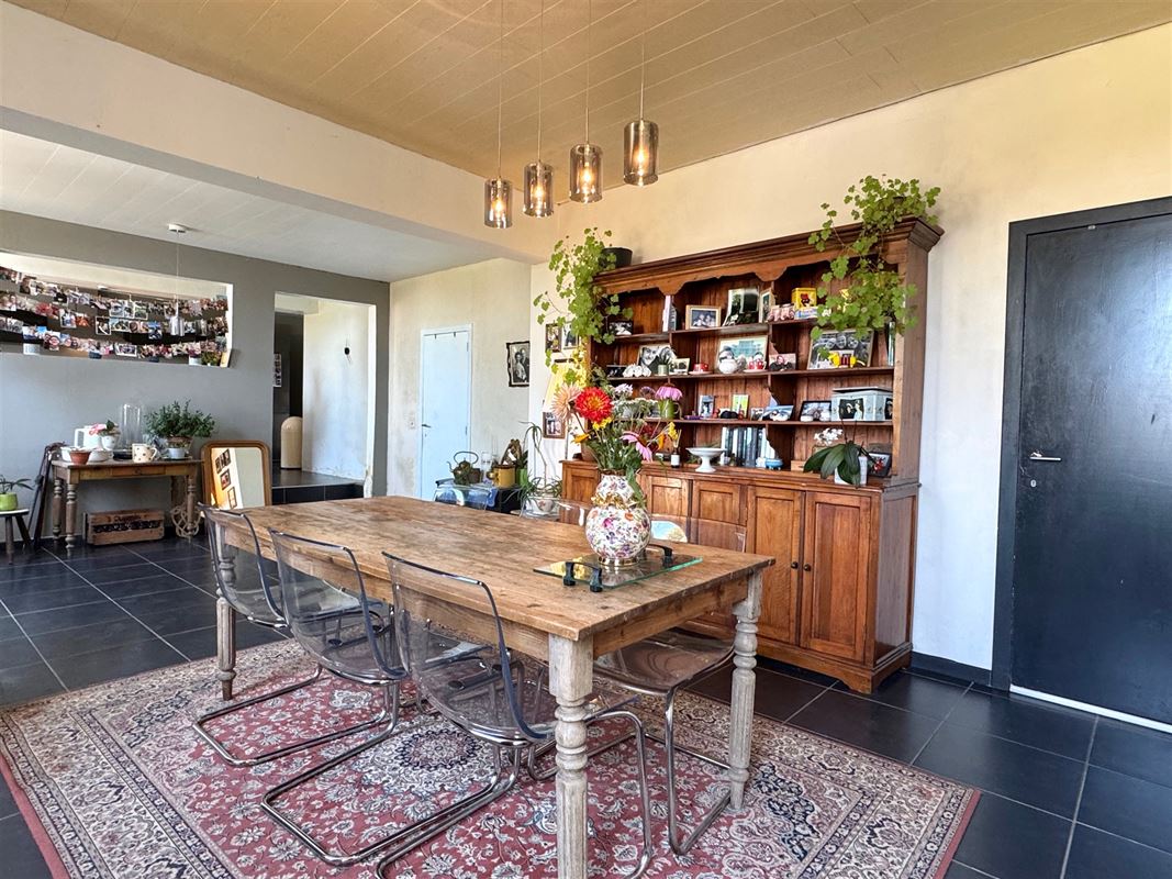 HOEVE MET PRACHTIGE TUIN EN VRIJ UITZICHT!