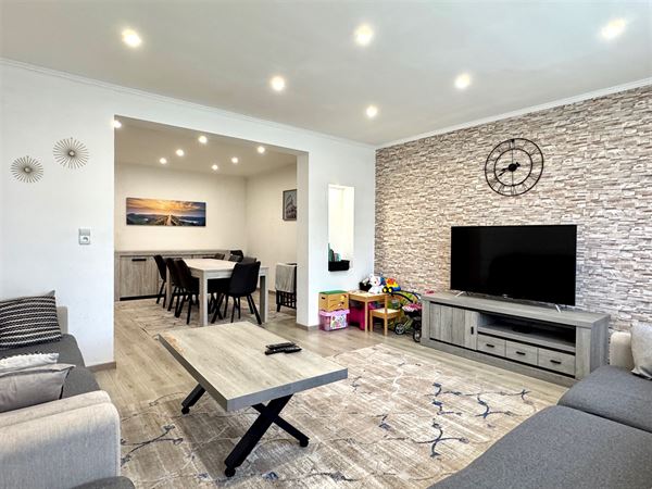 CHARMANTE MAISON 5 CHAMBRES AVEC JARDIN ET GARAGE!