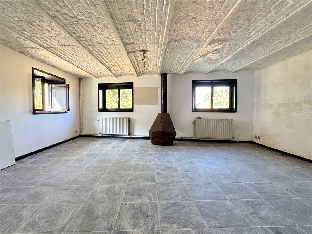 UNIEK GELEGEN TE RENOVEREN HOEVE!