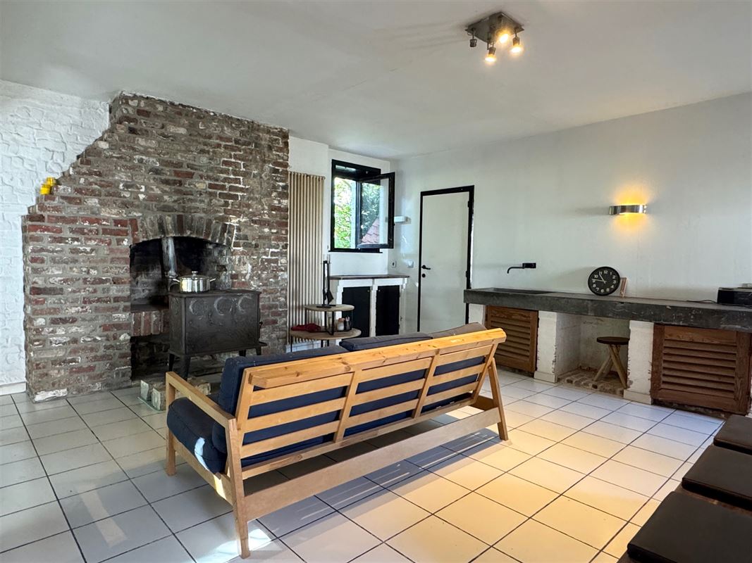 UNIEK GELEGEN TE RENOVEREN HOEVE!