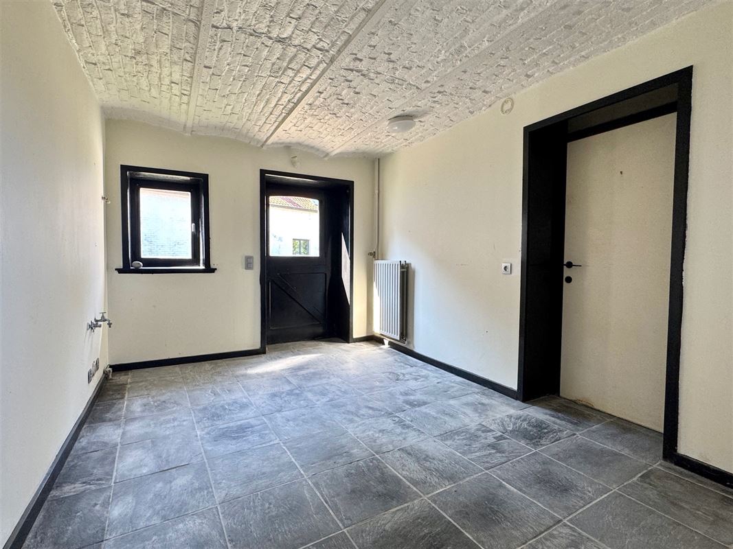 UNIEK GELEGEN TE RENOVEREN HOEVE!