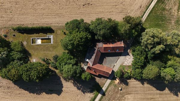 UNIEK GELEGEN TE RENOVEREN HOEVE!