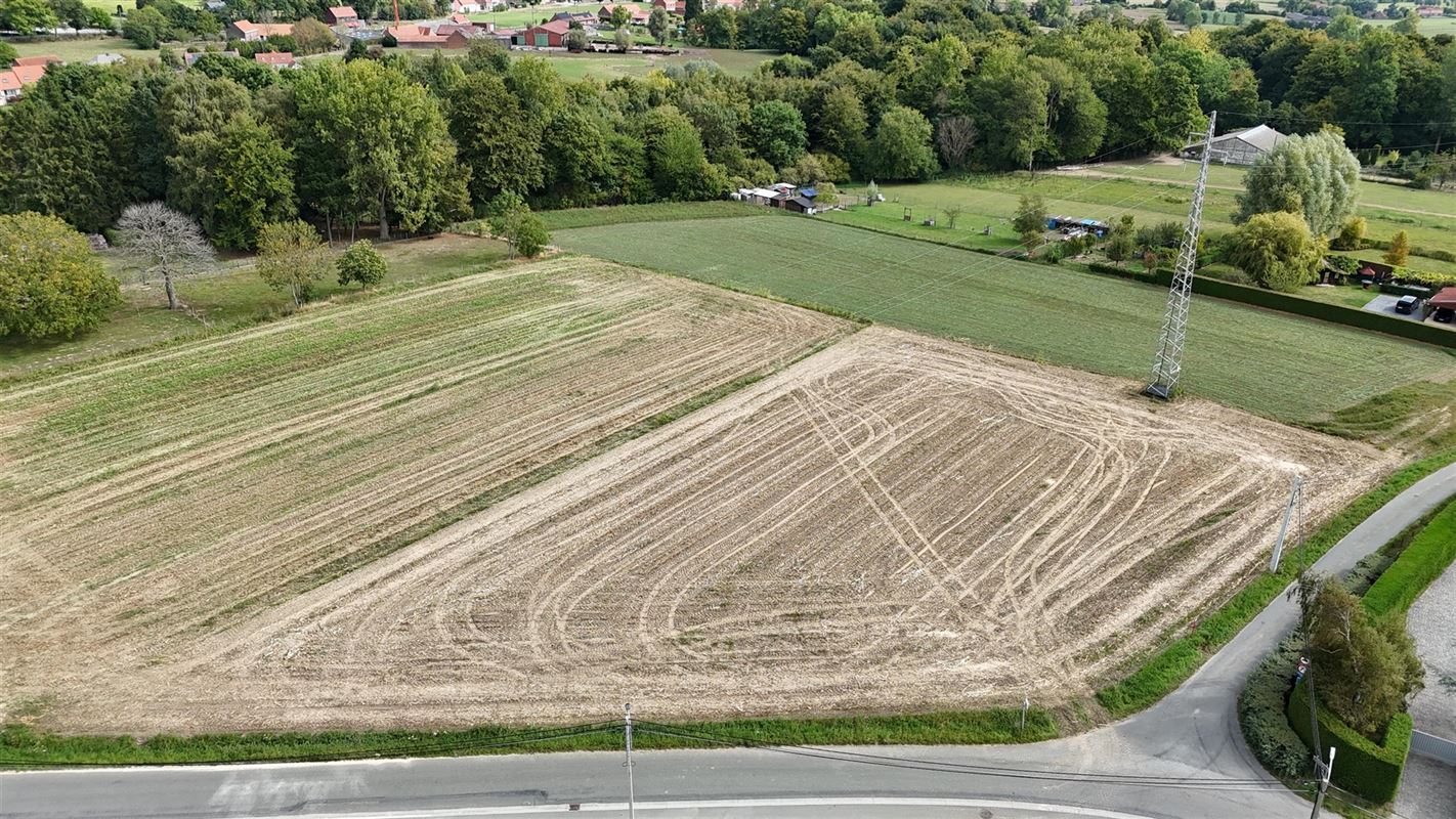 Terrain à bâtir de 4.692m2 avec 2 accès voiries! 