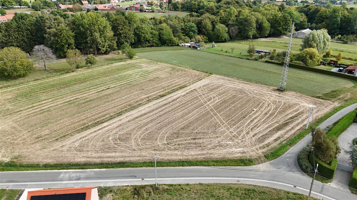 Terrain à bâtir de 4.692m2 avec 2 accès voiries!