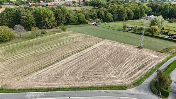 Terrain à bâtir de 4.692m2 avec 2 accès voiries!