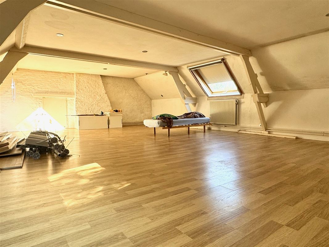 UNIEK GELEGEN TE RENOVEREN HOEVE!