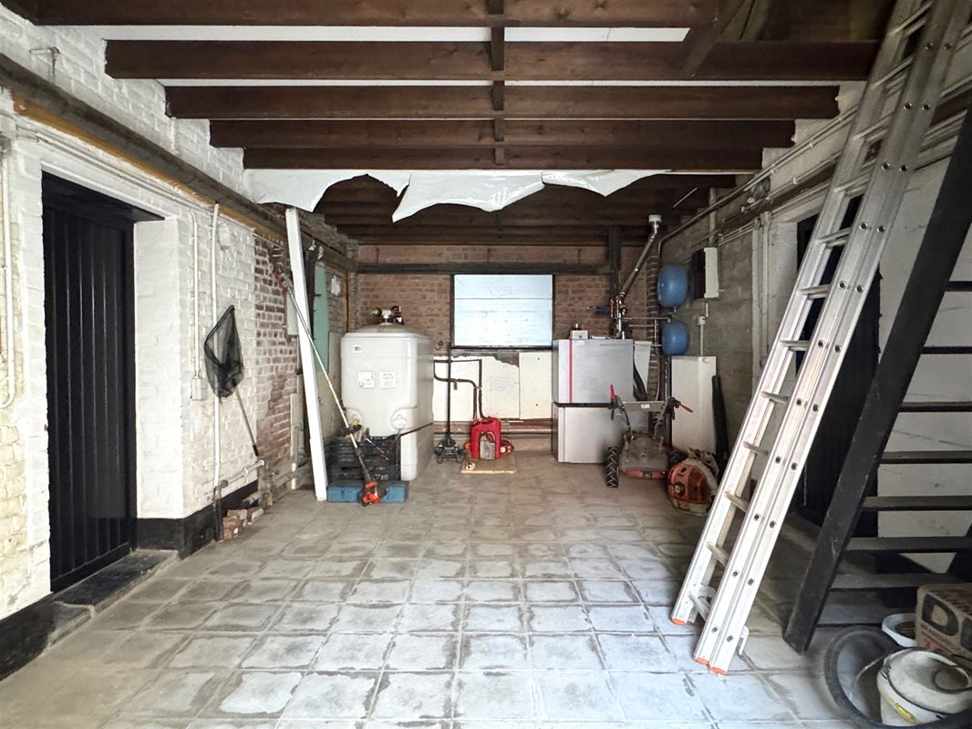 UNIEK GELEGEN TE RENOVEREN HOEVE!