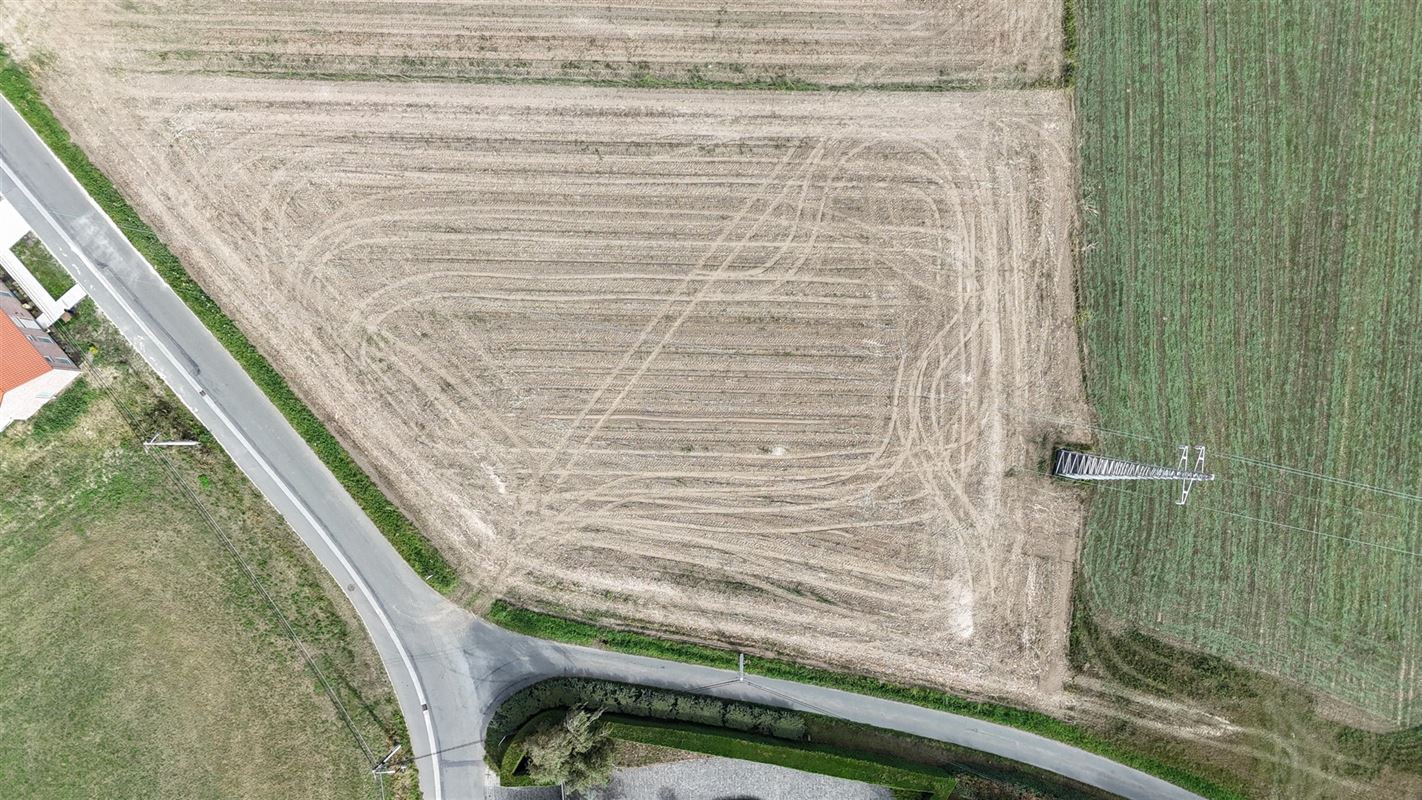 Terrain à bâtir de 4.692m2 avec 2 accès voiries!