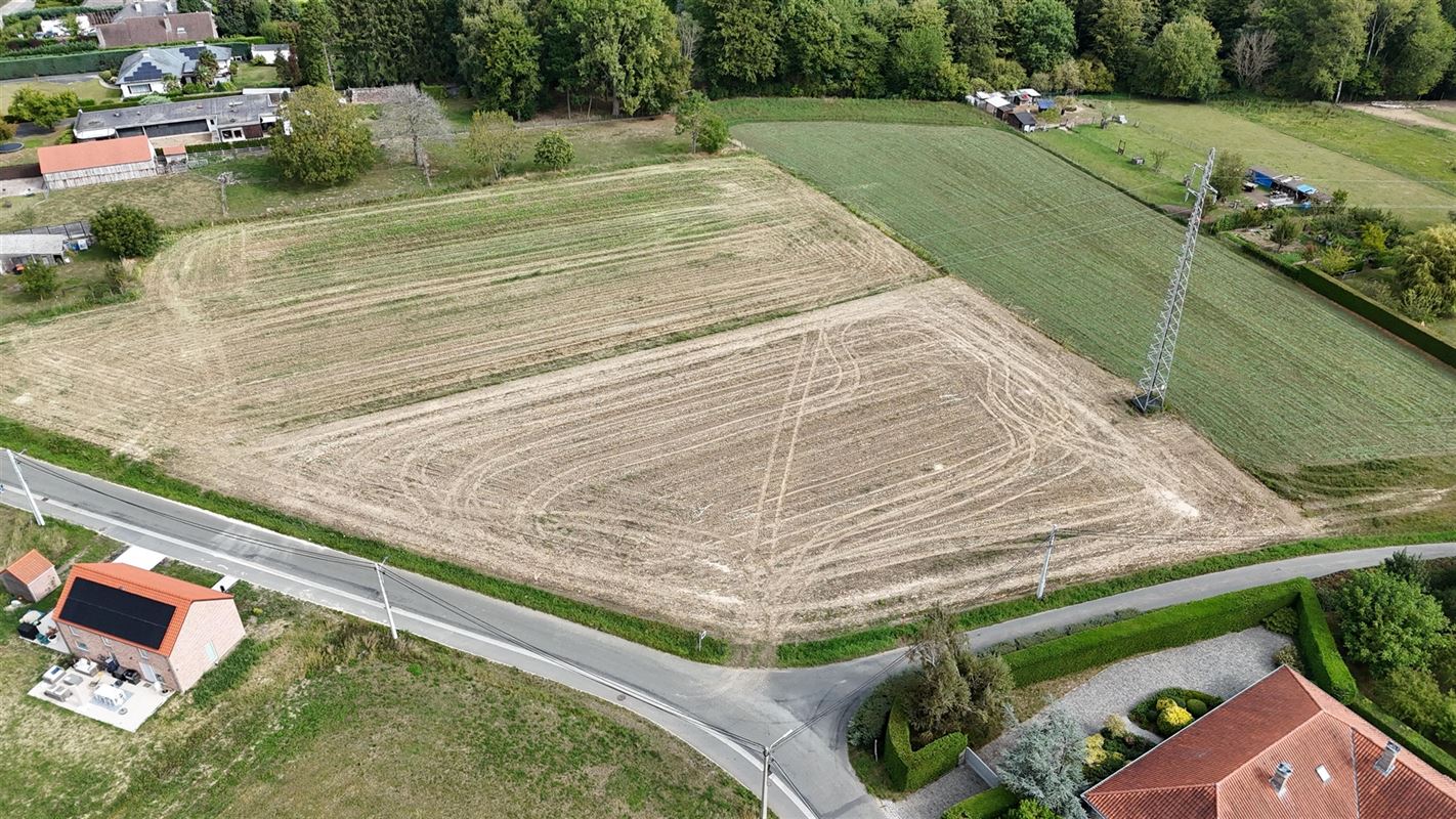 Terrain à bâtir de 4.692m2 avec 2 accès voiries! 