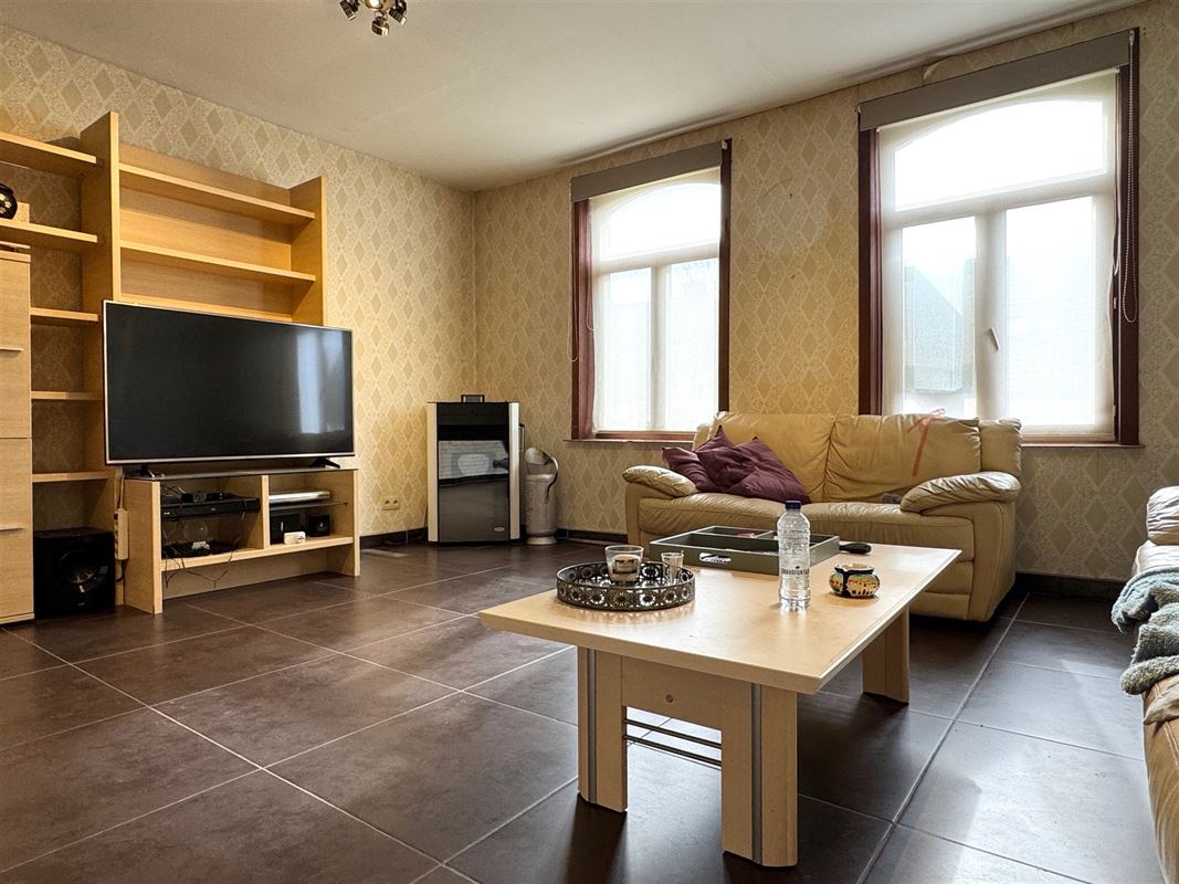 WONING MET MAGAZIJN, KANTOREN EN PARKING 