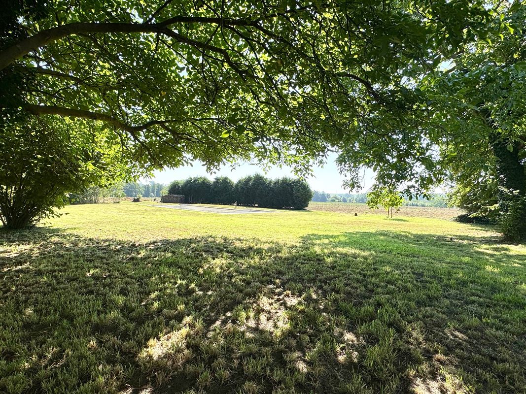 UNIEK GELEGEN TE RENOVEREN HOEVE!