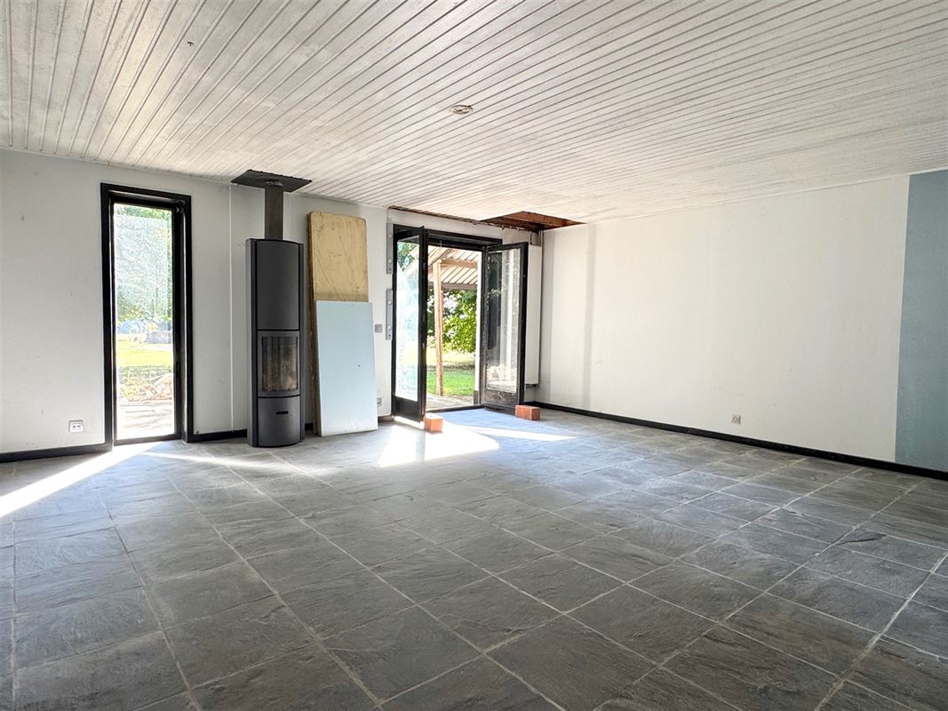 UNIEK GELEGEN TE RENOVEREN HOEVE!