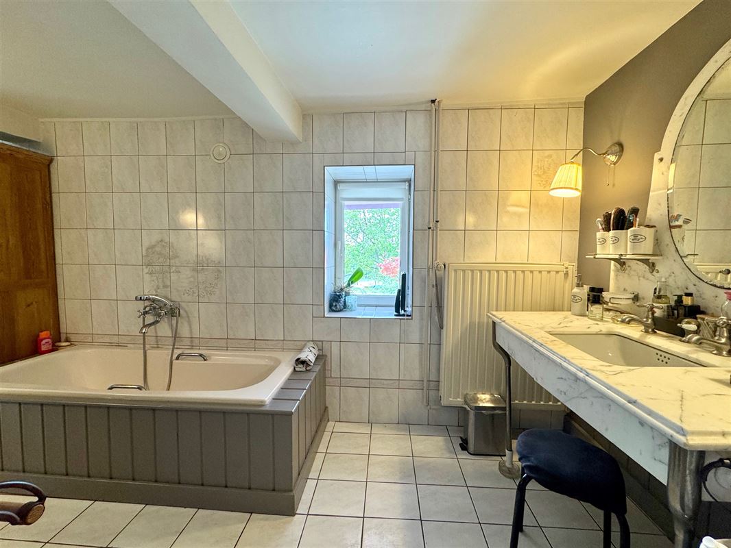 FERMETTE AVEC SUPERBE JARDIN ET VUE SUR LES CHAMPS