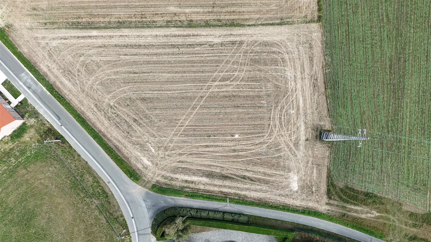 Terrain à bâtir de 4.692m2 avec 2 accès voiries!