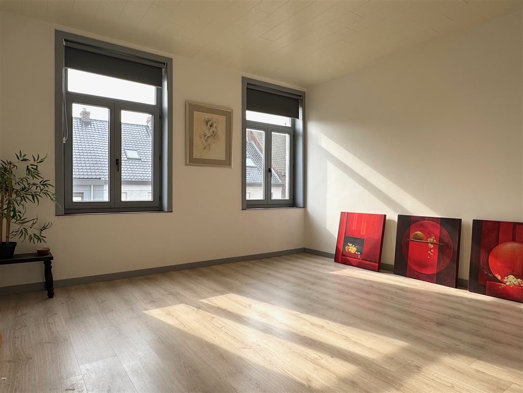 WONING MET MAGAZIJN, KANTOREN EN PARKING 