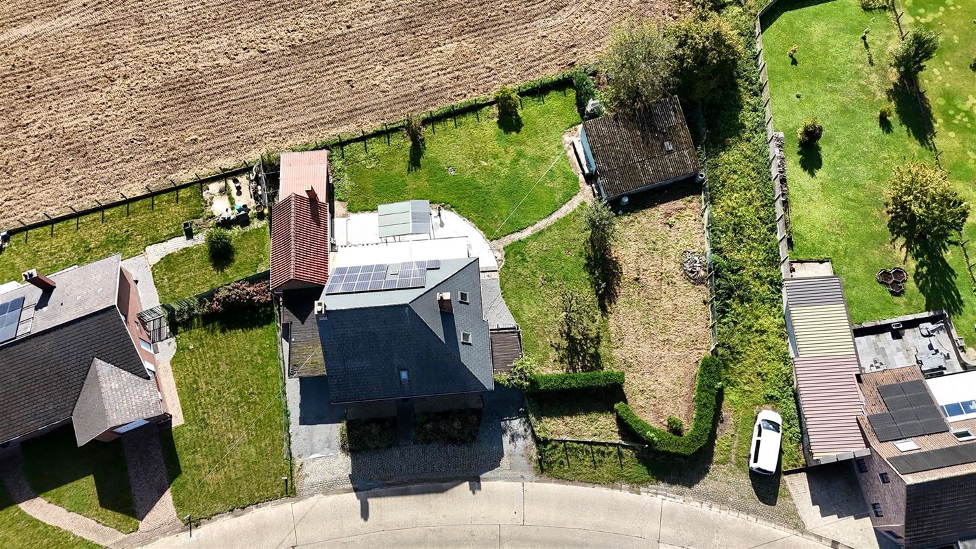 MAISON 4 FAÇADES AVEC 4 CHBRE, JARDIN ET PANNEAUX SOLAIRES!