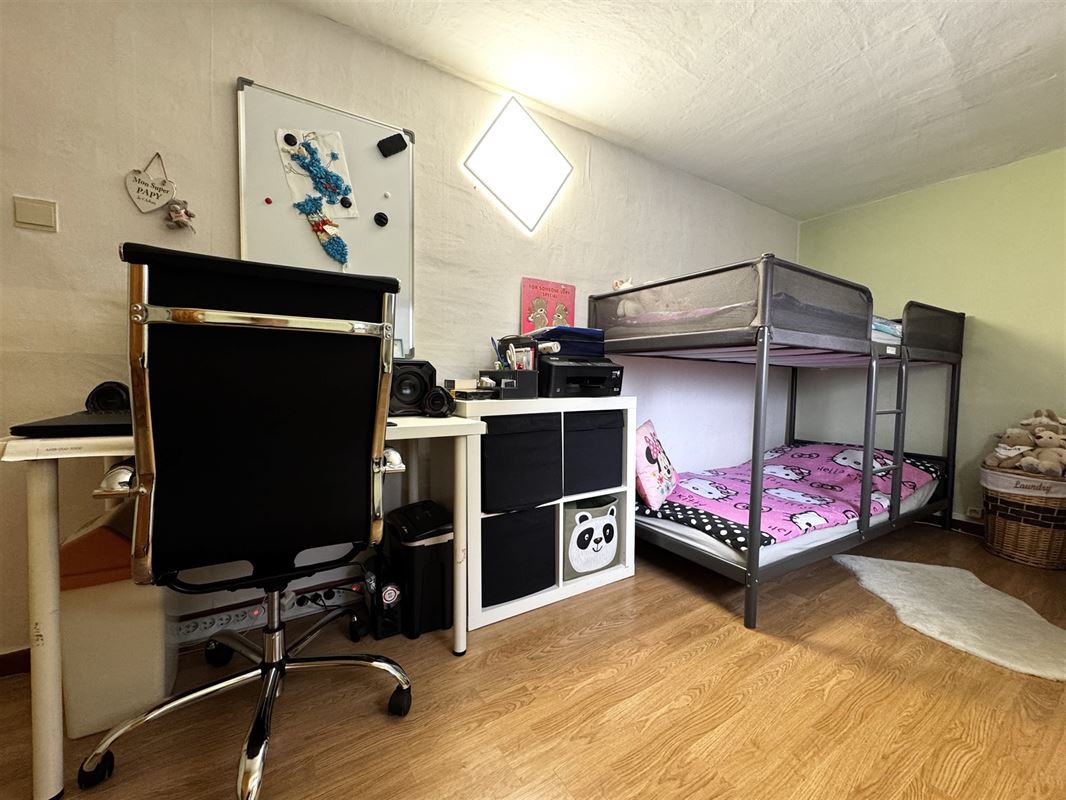 GERENOVEERDE WONING MET 3 SLKS & STADSTUIN!