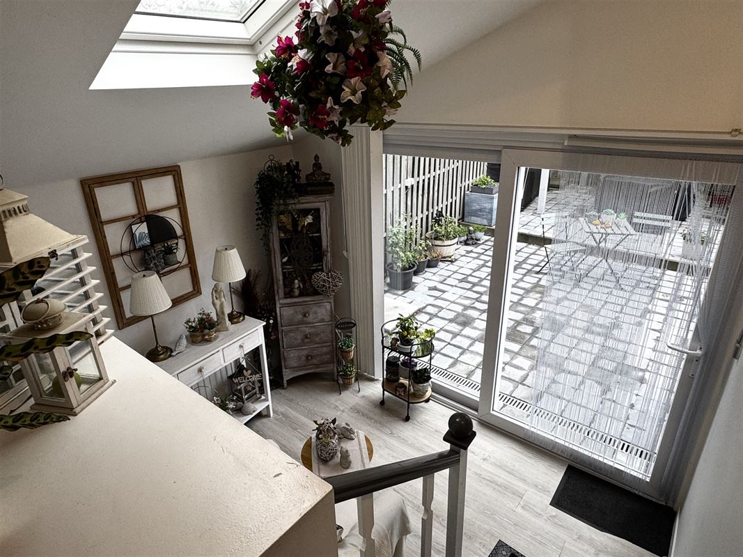 GERENOVEERDE WONING MET 3 SLKS & STADSTUIN!