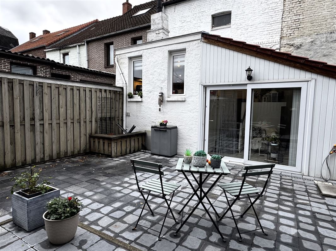 GERENOVEERDE WONING MET 3 SLKS & STADSTUIN!