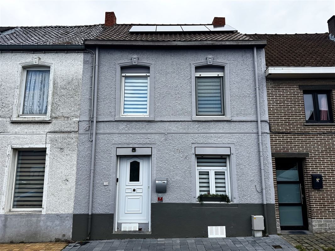 GERENOVEERDE WONING MET 3 SLKS & STADSTUIN!