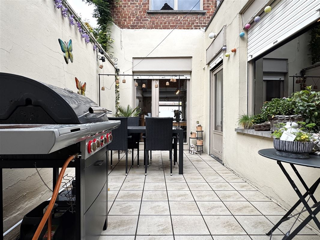 Spacieuse maison bien située avec jardin de ville.