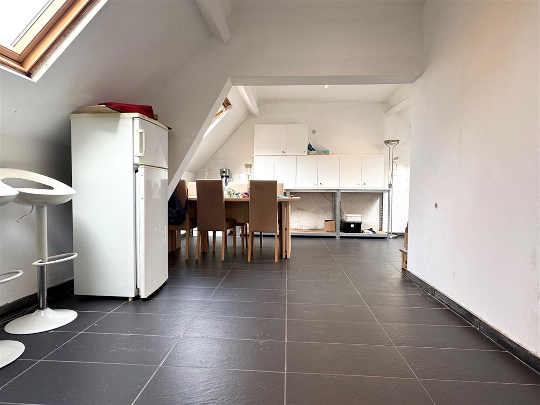 WONING MET MAGAZIJN, KANTOREN EN PARKING