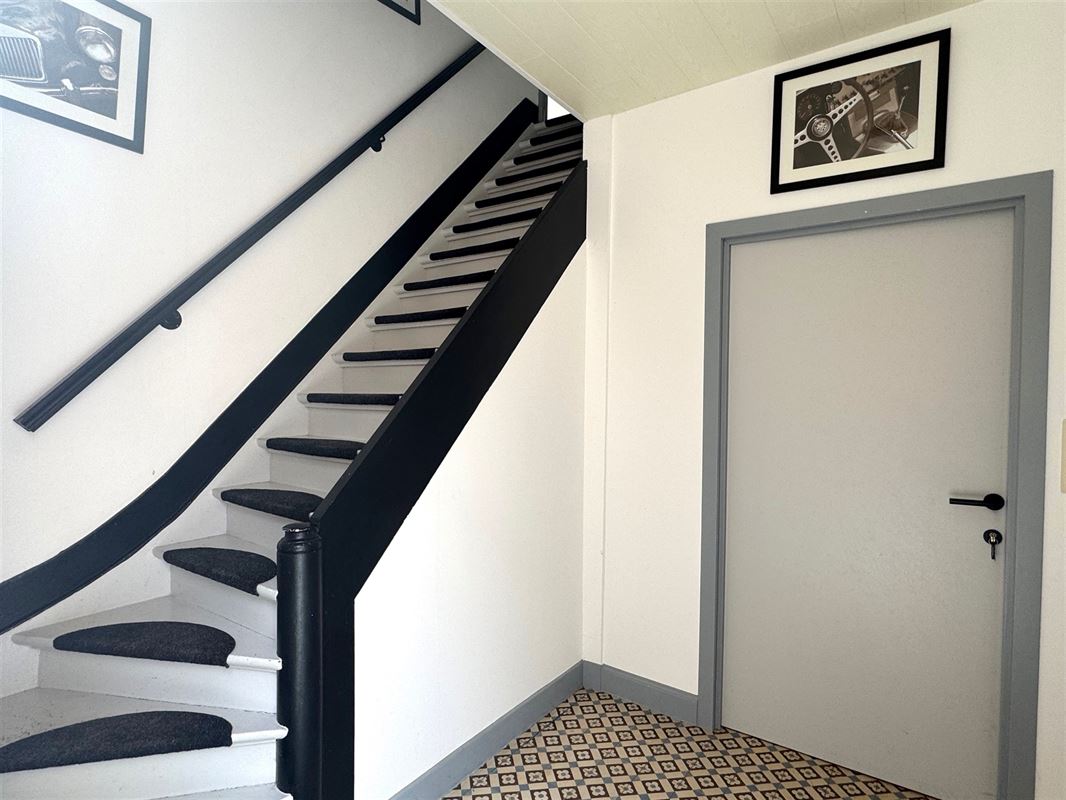 WONING MET MAGAZIJN, KANTOREN EN PARKING