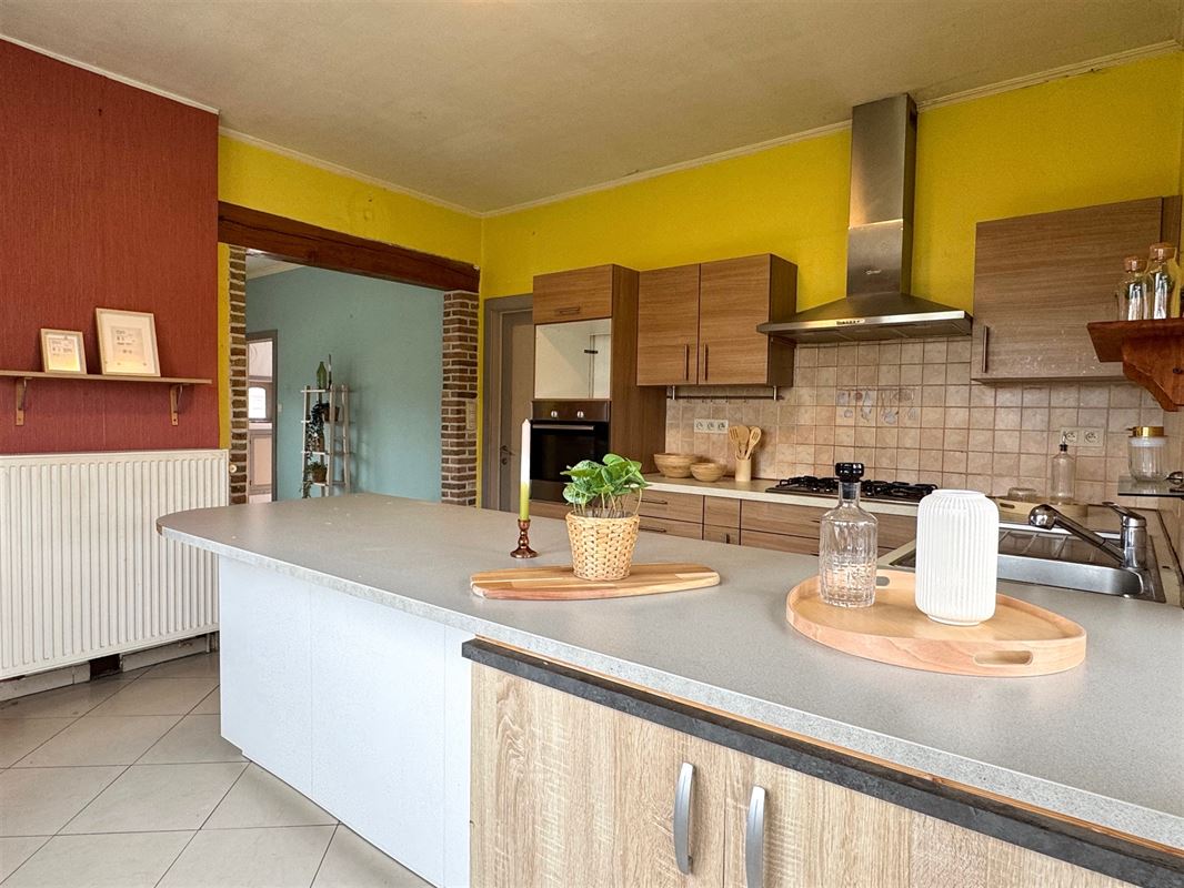 MAISON 4 FAÇADES AVEC 4 CHBRE, JARDIN ET PANNEAUX SOLAIRES!