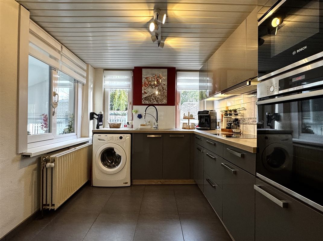 GERENOVEERDE WONING MET 3 SLKS & STADSTUIN!