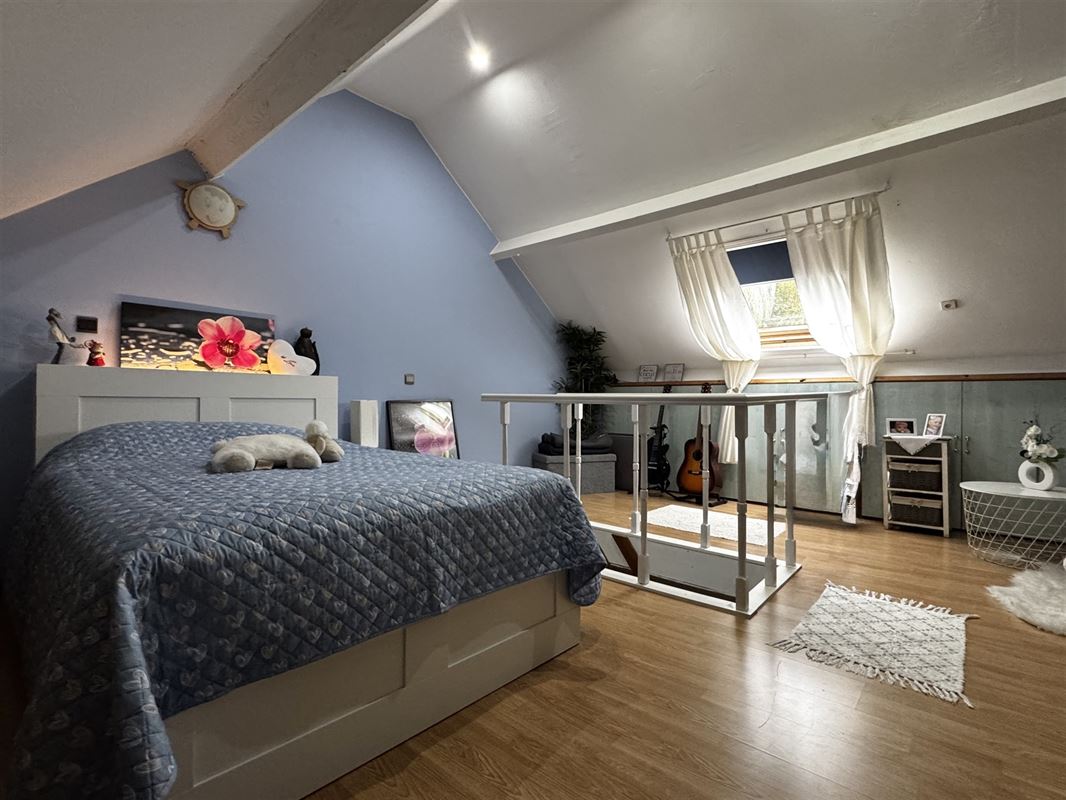 GERENOVEERDE WONING MET 3 SLKS & STADSTUIN!