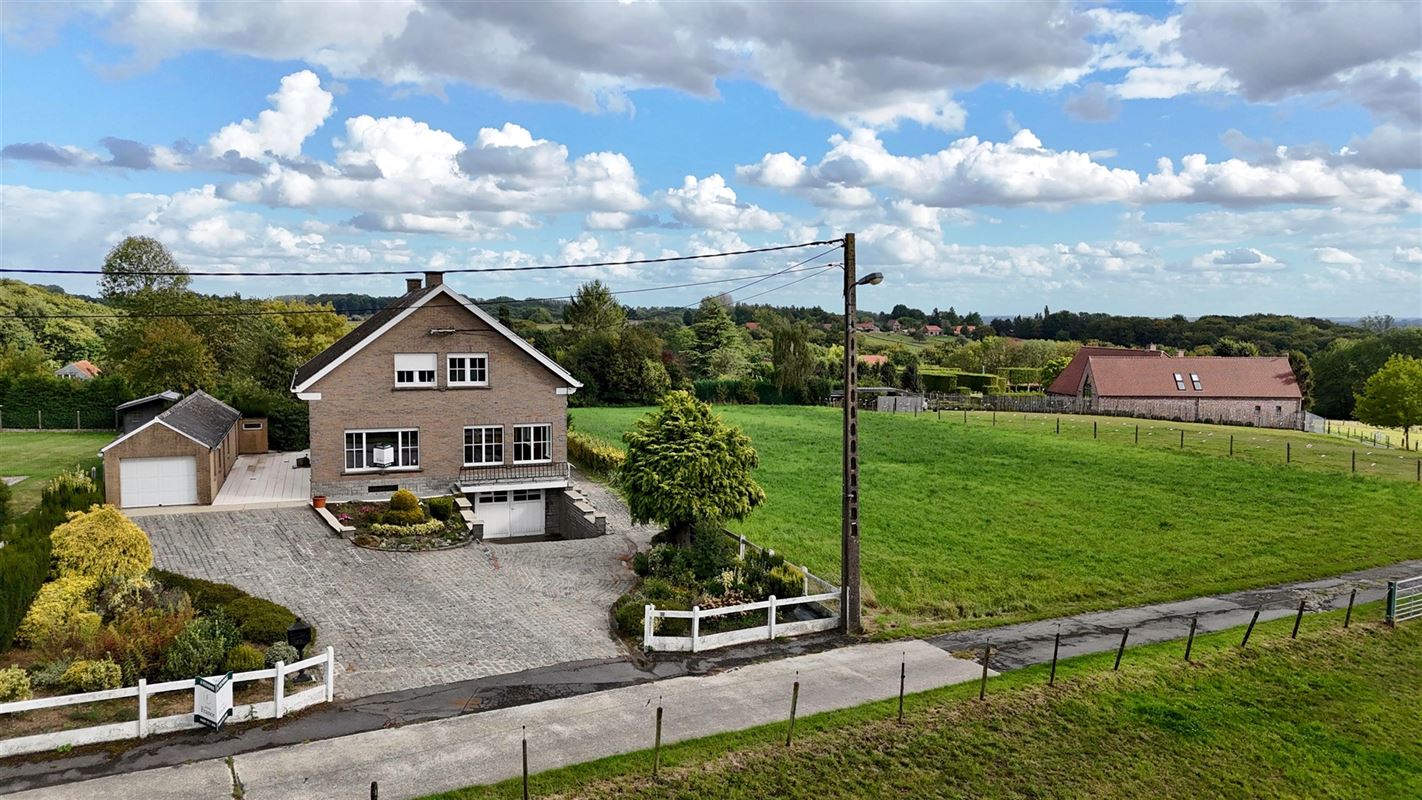 Maison 4 façades - vue imprenable près du bois de la Houppe