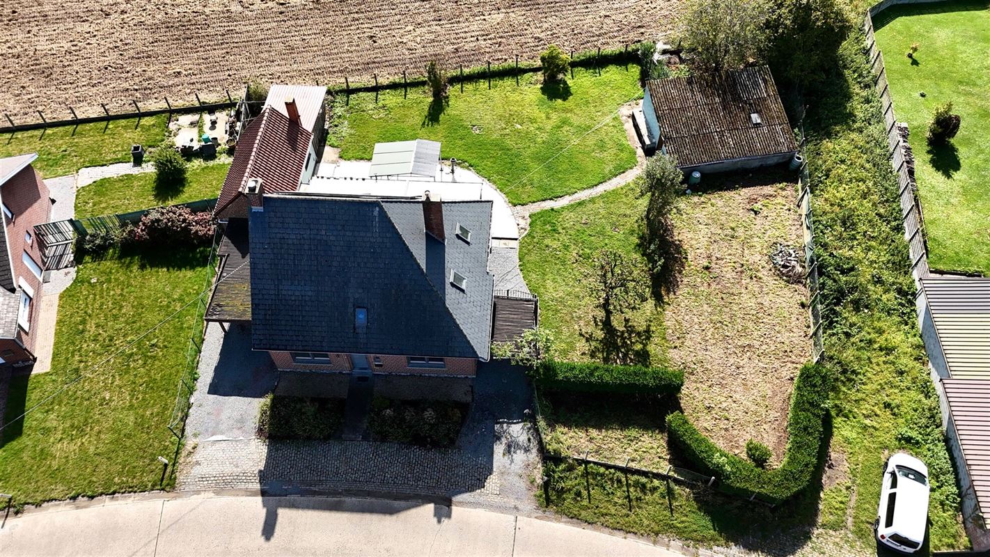MAISON 4 FAÇADES AVEC 4 CHBRE, JARDIN ET PANNEAUX SOLAIRES!