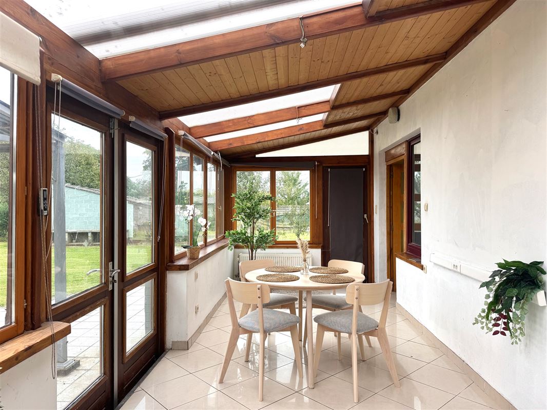 MAISON 4 FAÇADES AVEC 4 CHBRE, JARDIN ET PANNEAUX SOLAIRES!