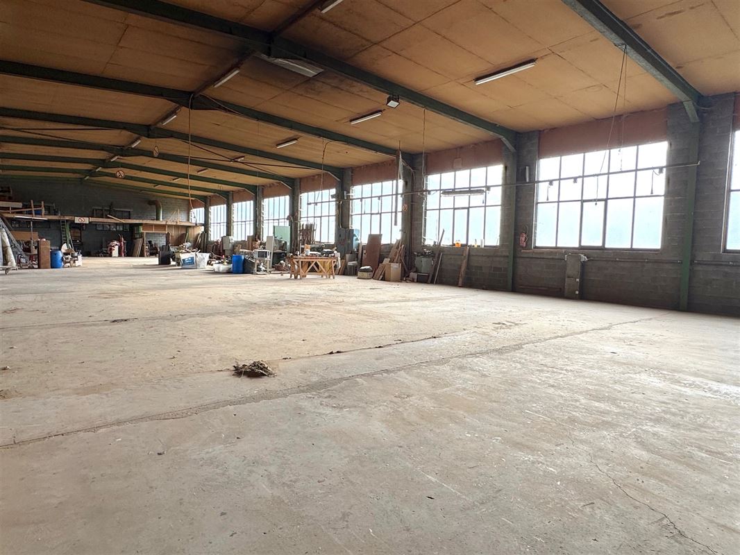 Prachtig MAGAZIJN/OPSLAGRUIMTE van +/- 1.800m2!!