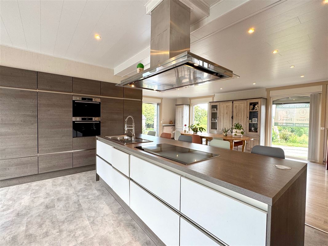 MOOIE HALFOPEN BEBOUWING MET OPEN UITZICHT – EPC C!