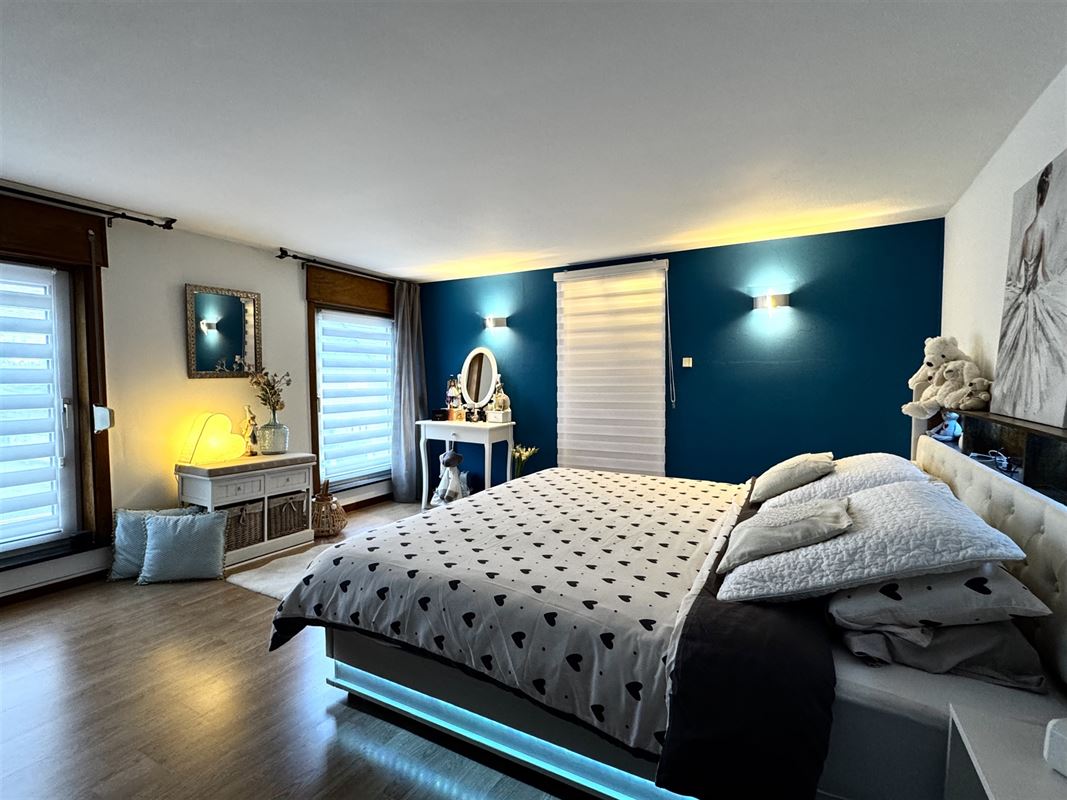 GERENOVEERDE WONING MET 3 SLKS & STADSTUIN!