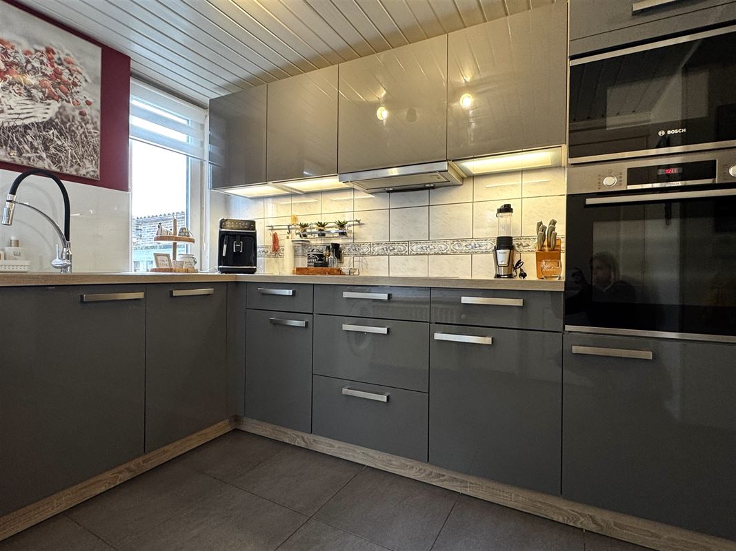 GERENOVEERDE WONING MET 3 SLKS & STADSTUIN!