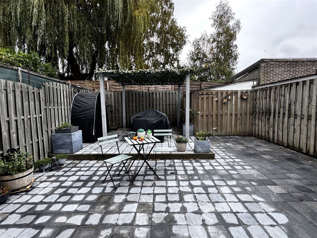 GERENOVEERDE WONING MET 3 SLKS & STADSTUIN!