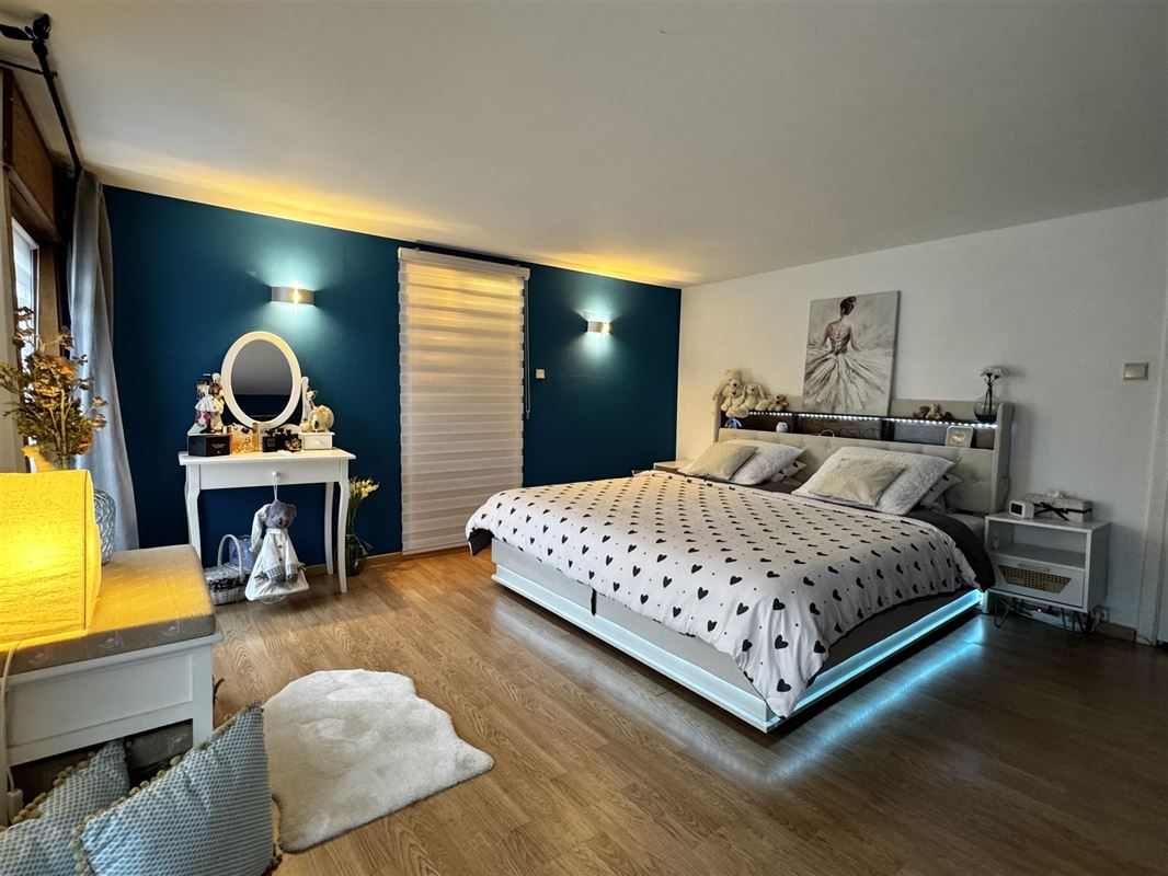 GERENOVEERDE WONING MET 3 SLKS & STADSTUIN!