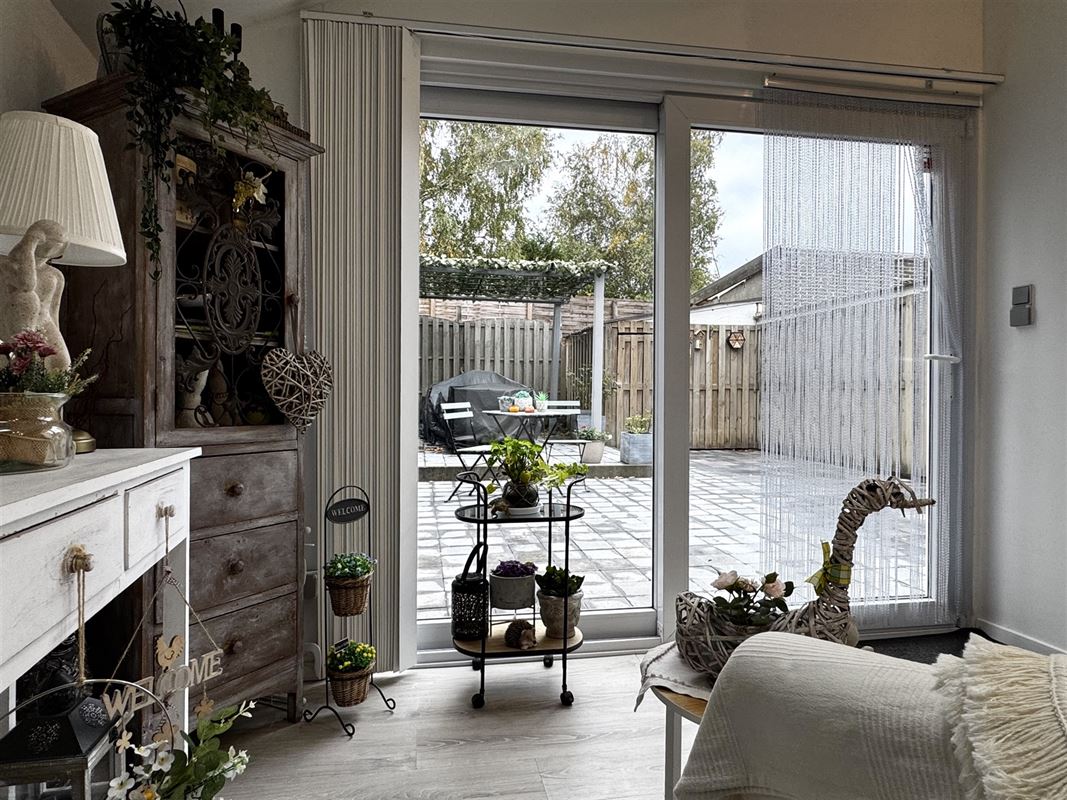 GERENOVEERDE WONING MET 3 SLKS & STADSTUIN!