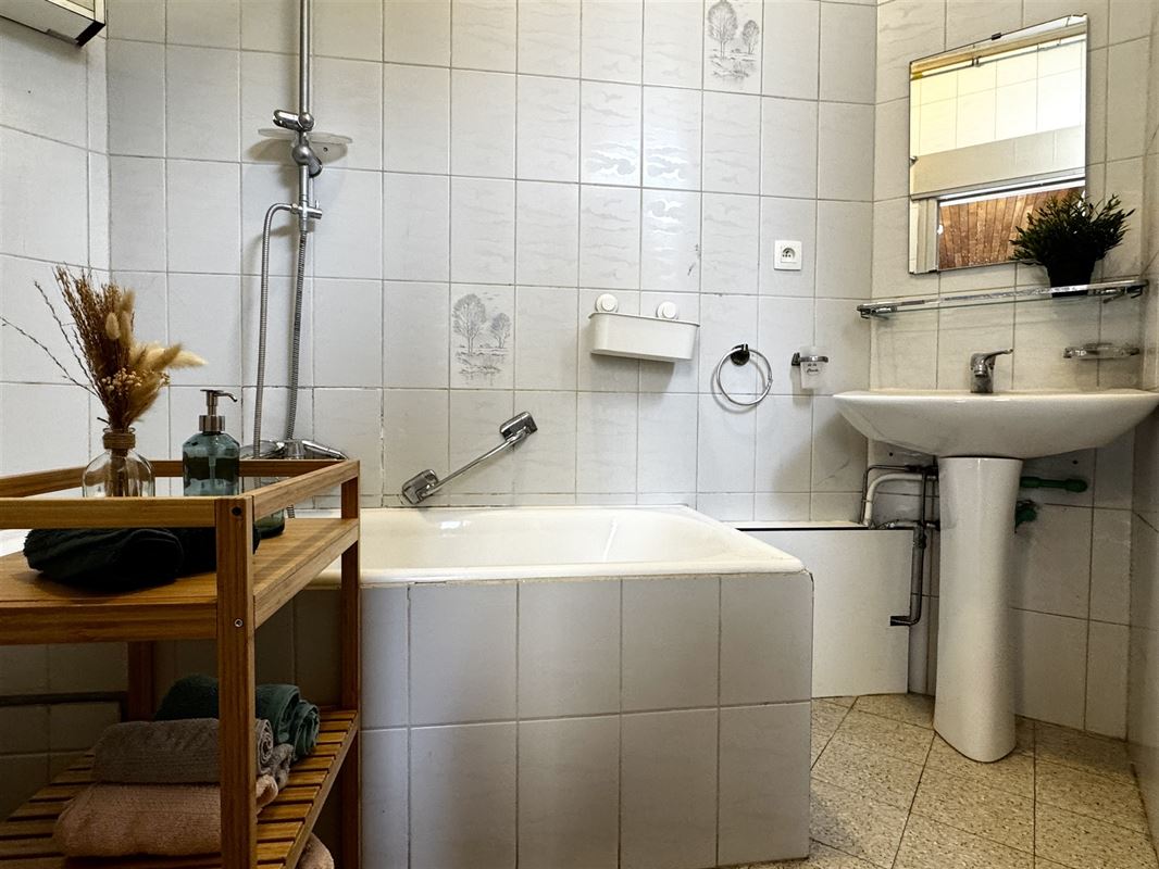 Spacieuse maison bien située avec jardin de ville.